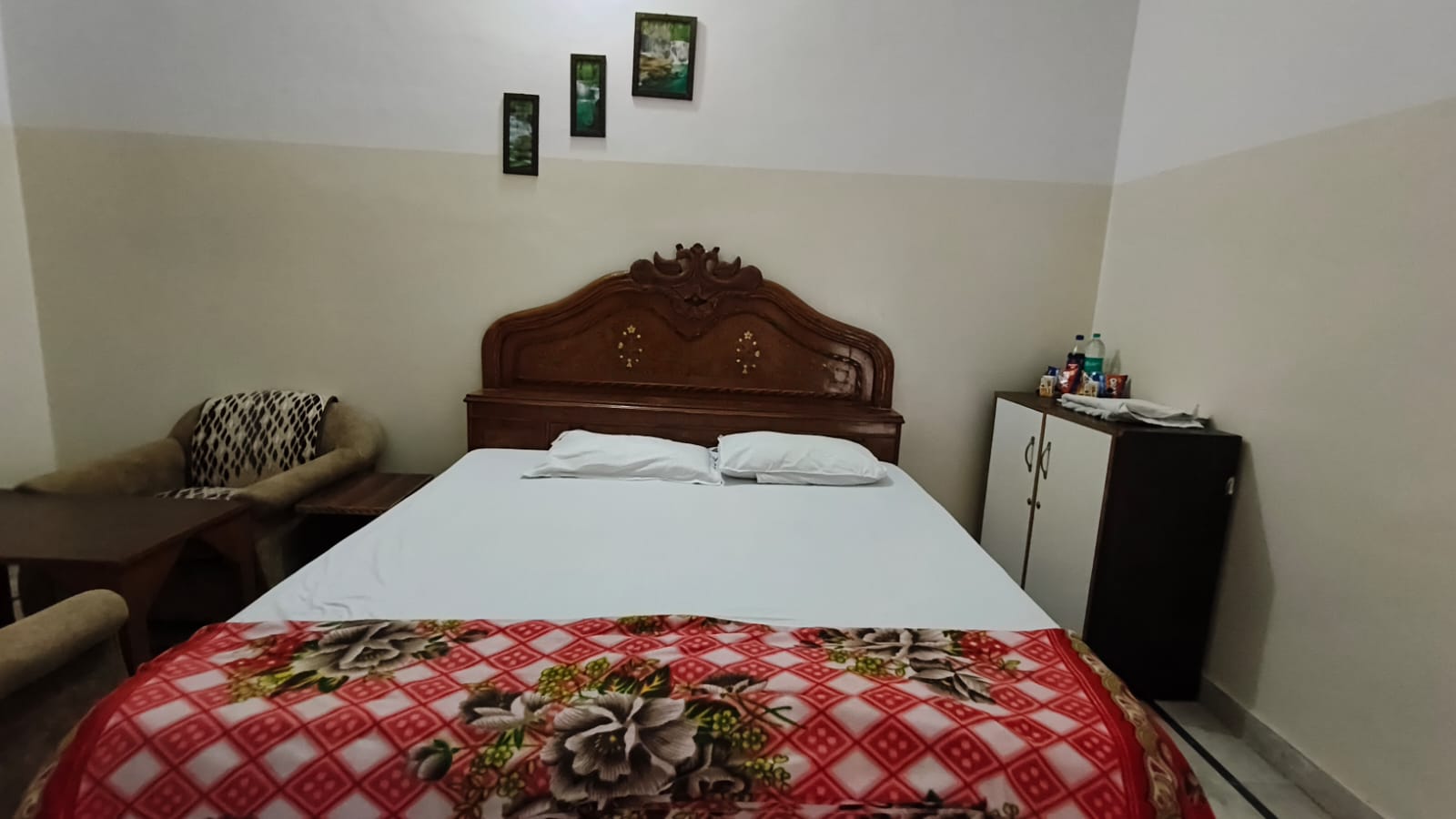Comfortable Room Near IIMT University Meerut